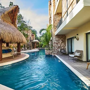 https://paramar-102-elegant-and-contemporary-designed-condo-poolgym.allrivieramayahotels.com